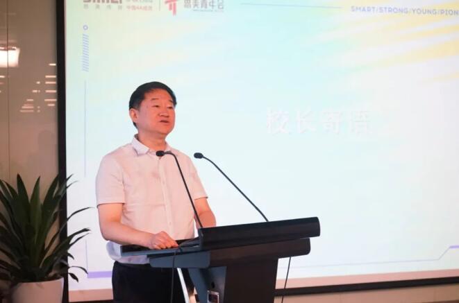 ���������ŵ�ί��ǡ����³��ζ���ϯ�ڰ˽�˼������Ὺ����ʽ