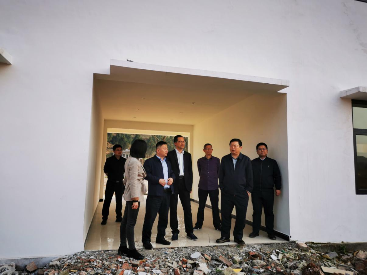 ���������ŵ�ί����ǡ����³��յ��˼ҹ��忪չ�������