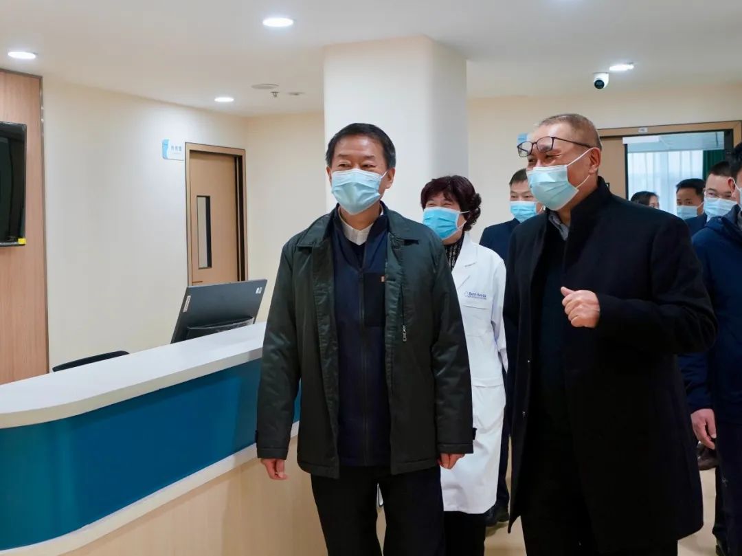 �Ĵ�ʡ���������ŵ�ί��ǡ����³��ζ��ʶӸ����뼯�ŵ���