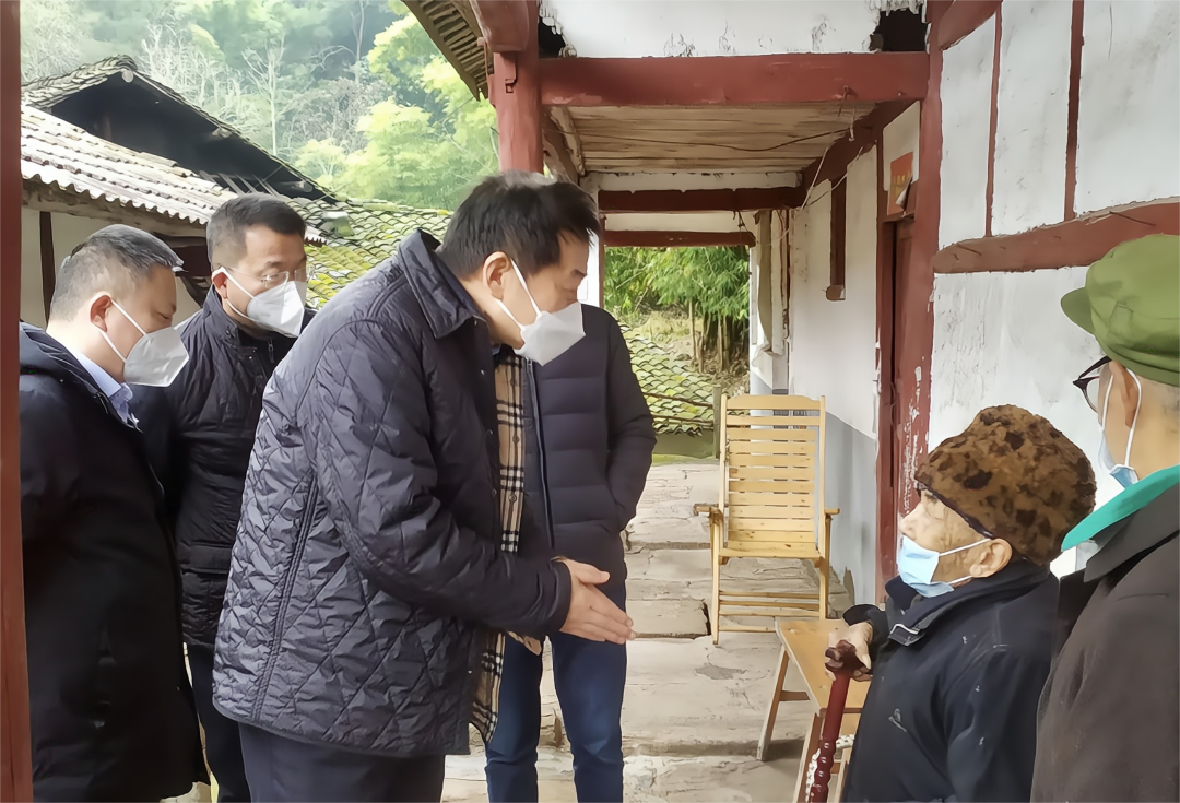 �Ĵ�ʡ���������ŵ�ί��ǡ����³��ζ��ʶӸ���������չ�������