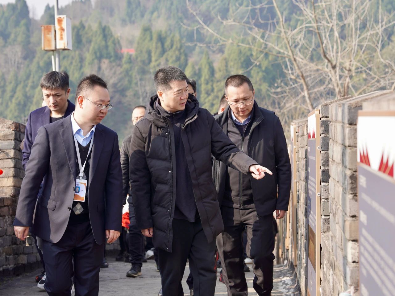 ʡ���������ŵ�ί��ǡ����³����¼�鶽�������徲�������鲢̽��ο�ʼ��ظ�λ��һ�߸ɲ�Ա��