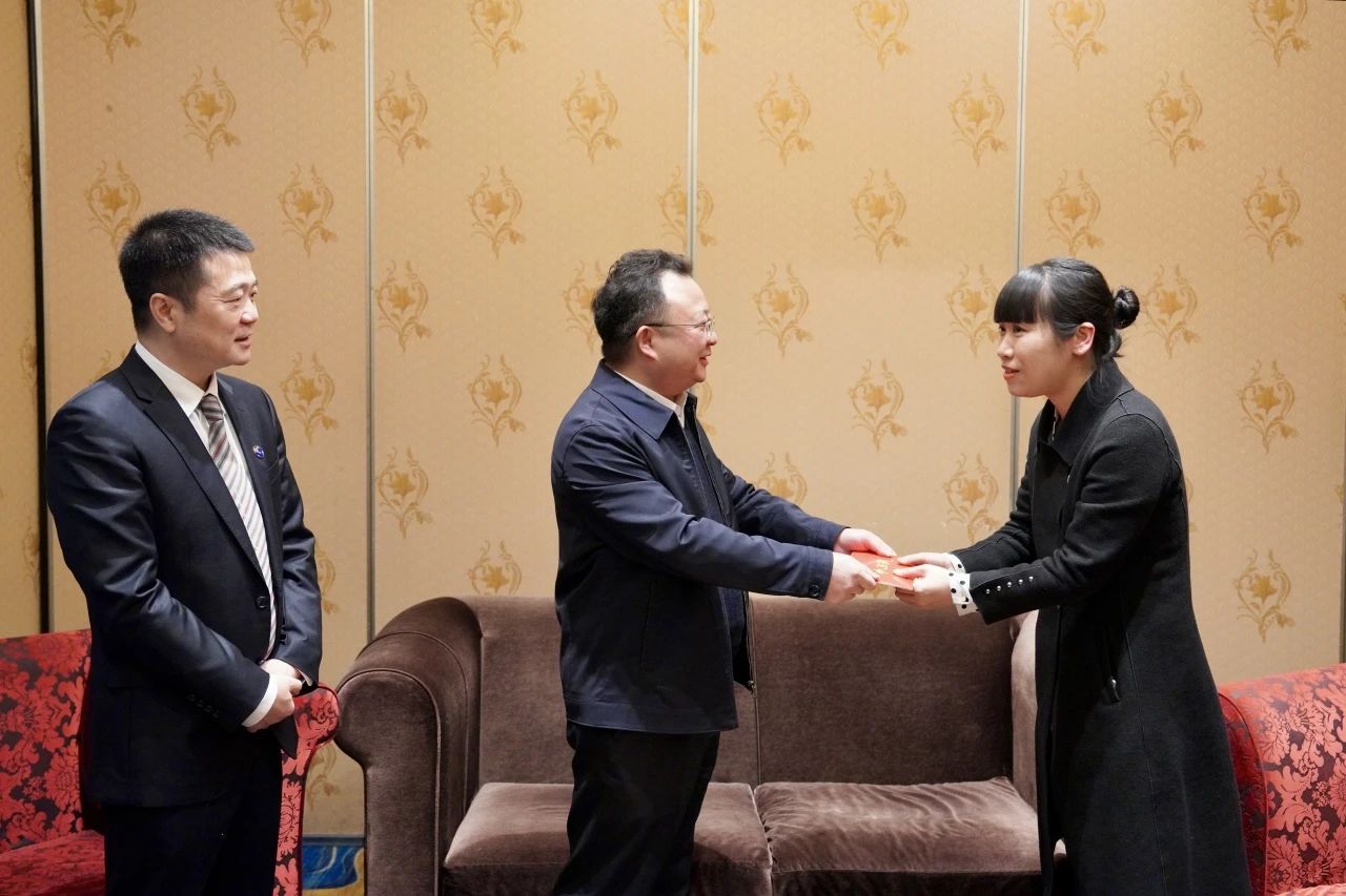 ʡ����ί��ίίԱ�������κ���һ���߷�ο��ʡ�����������������⵳Ա