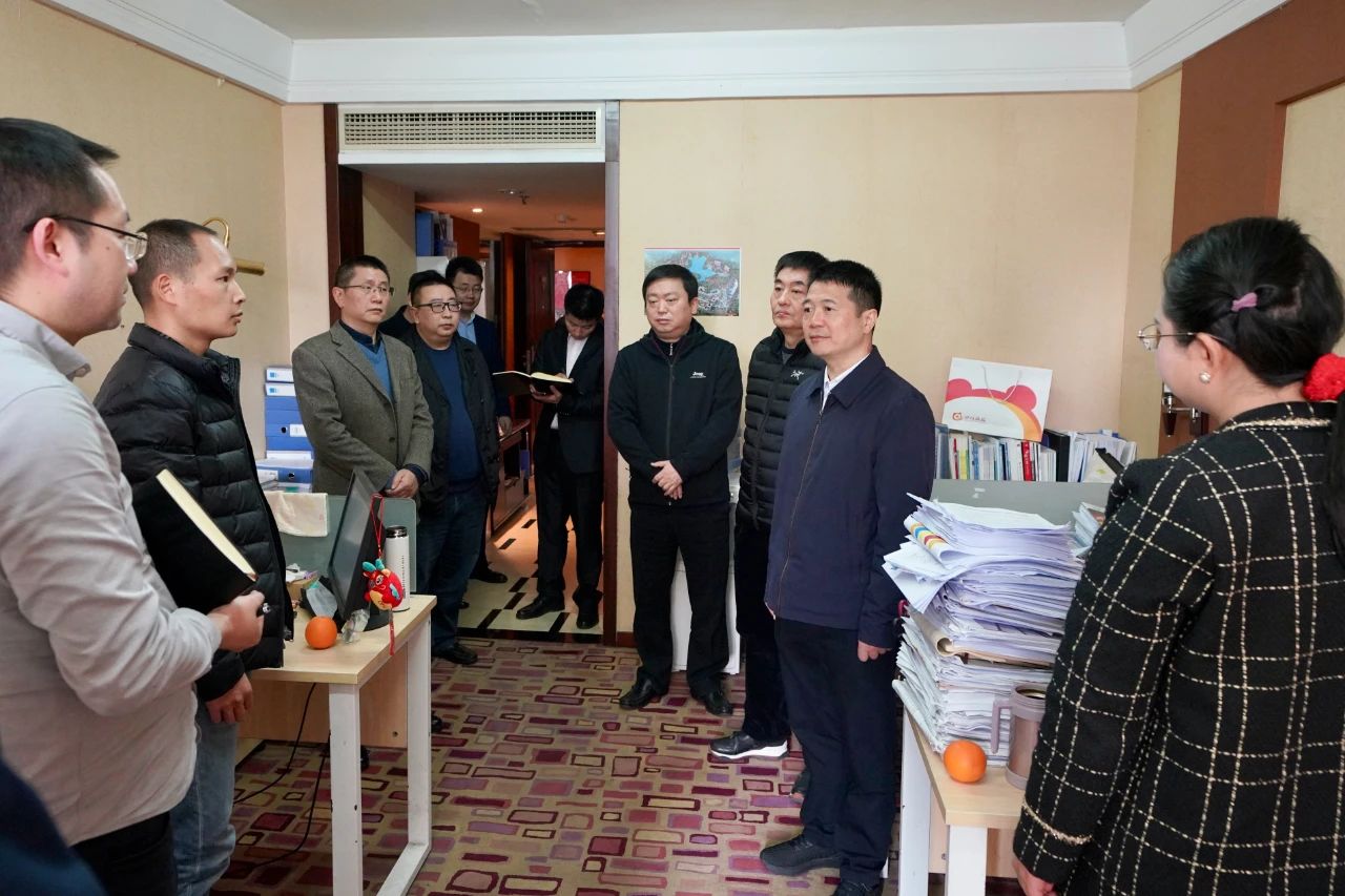 ӭ�´����ľ�ͷ�����¾֣�ʡ�����������򵼰���ο���ܲ��ɲ�Ա��